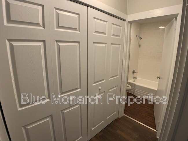 Building Photo - 427 Meller St