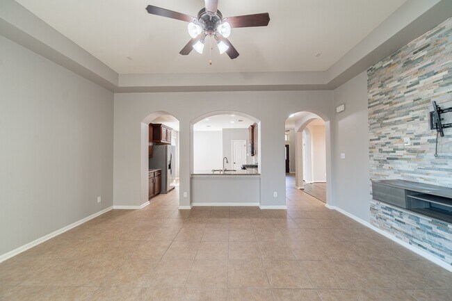Building Photo - 13303 Davenport Hills Ln