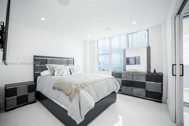 Building Photo - 5600 Collins Ave