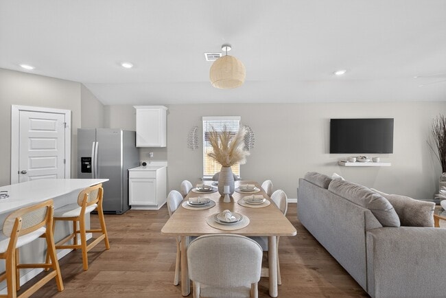 Building Photo - 405 S 85th St