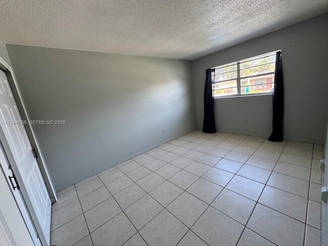 Building Photo - 5440 SW 38th Ct