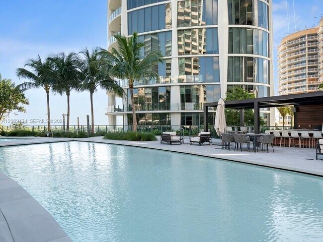 Building Photo - 2811 S Bayshore Dr