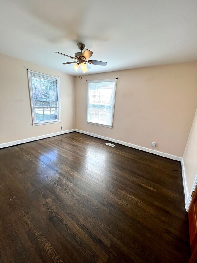 Building Photo - Available Now! $2000/MO Donelson living in...