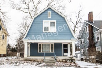 Building Photo - Beautiful 4 Bedroom 2 Bath Colonial in Cle...