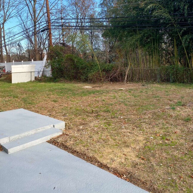 Building Photo - 1812 Colmar Rd