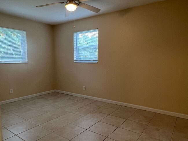 Building Photo - 6241 SW 38th Ct