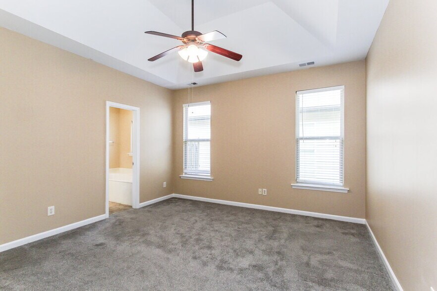 Building Photo - 2122 Timberline Dr