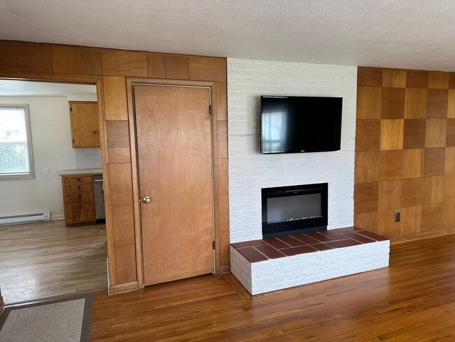 Building Photo - Beautifully updated duplex in South Eugene!