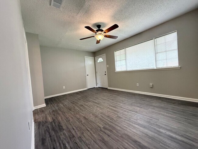 Building Photo - 7401 Valley Dr