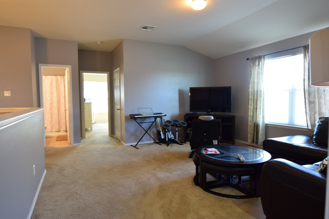 Building Photo - 2523 Red Fern Dr