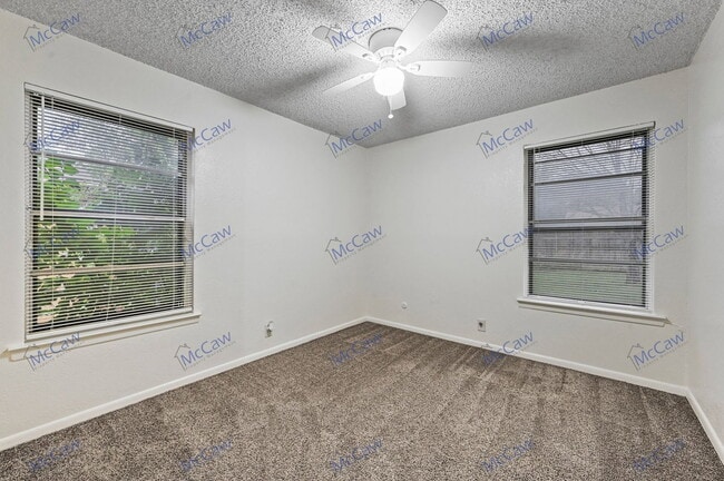 Building Photo - 3532 Hilton Dr