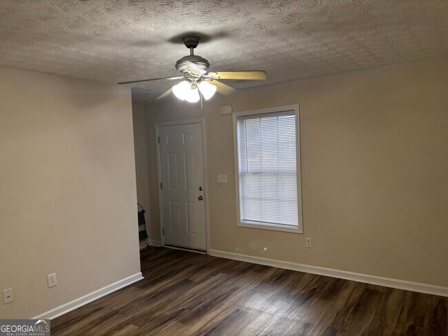 Building Photo - 97 Lily Dr