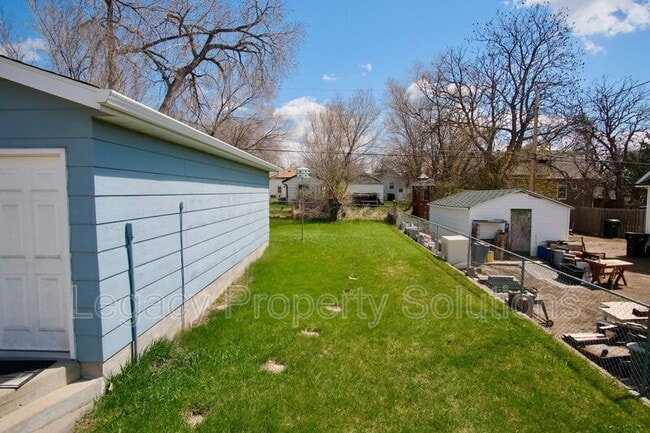 Building Photo - 609 N 13th St