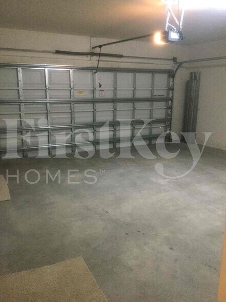 Building Photo - 2472 SE Floresta Dr