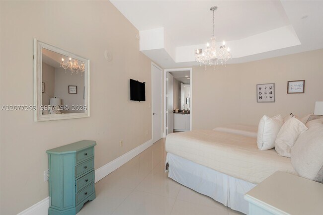 Building Photo - 16001 Collins Ave