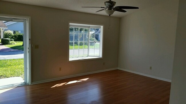 Building Photo - Great 2/2 villa in Fairgreens