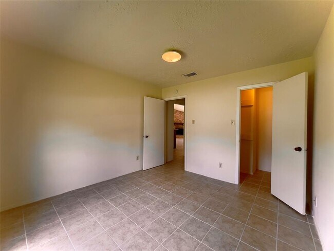 Building Photo - 4502 Mossygate Dr