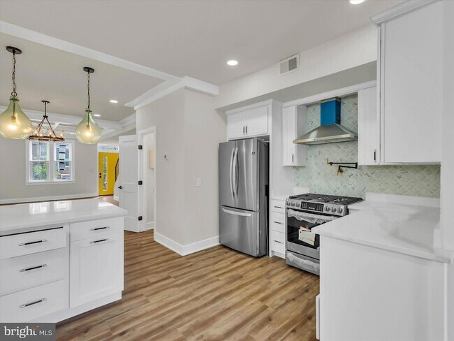 Building Photo - 4210 4th St NW