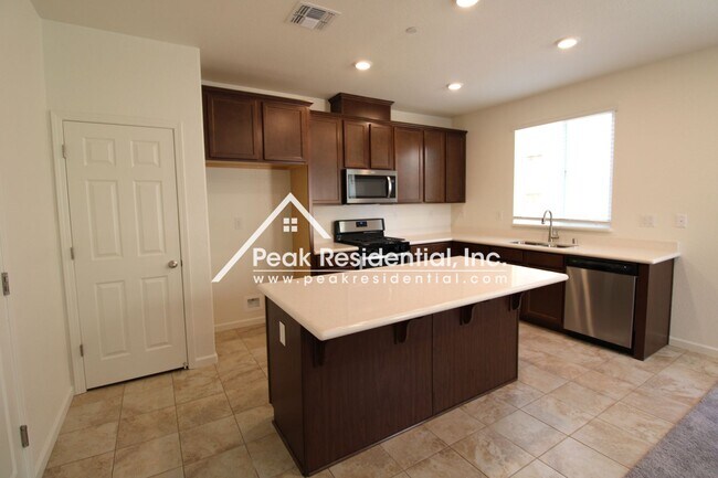 Building Photo - Brand New Rocklin 4bd/3ba House with 2 Car...