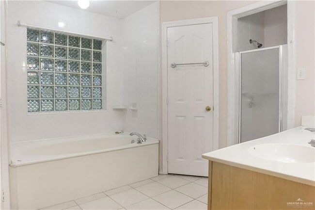 Building Photo - 2212 Lilly Cove Dr