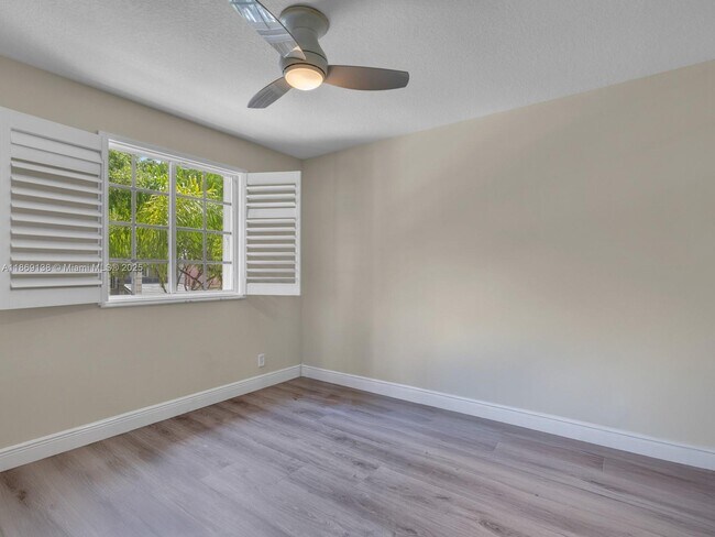 Building Photo - 4400 Fox Ridge Dr