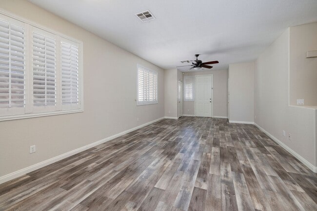 Building Photo - Single Story Home @ Buffalo/Desert Inn  1 Story - 2 Bedrooms + Den