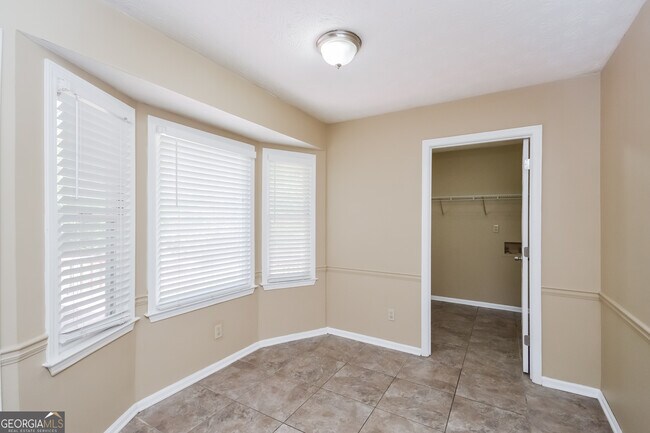 Building Photo - 2451 Sherrie Ln SW