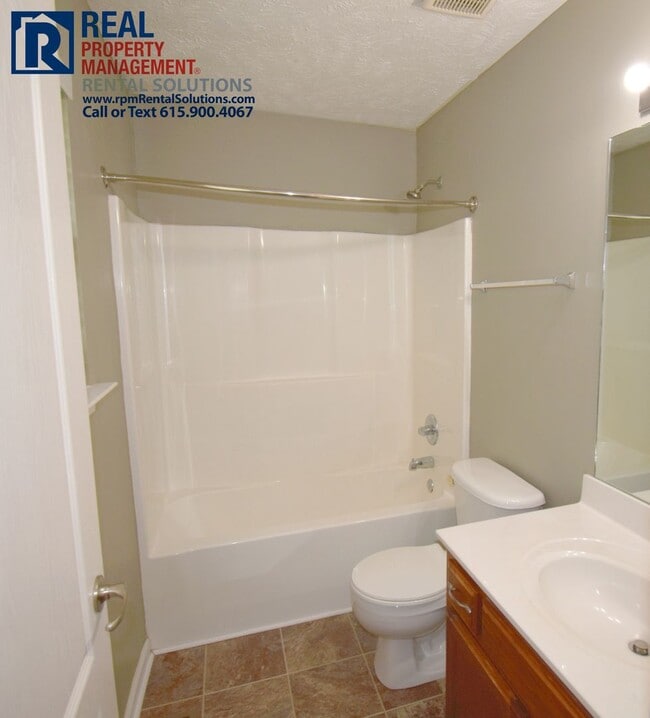Building Photo - Beautiful 2BR/2.5 BA M'boro end unit townhome!