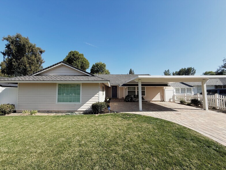 Primary Photo - 5932 Cahill Ave