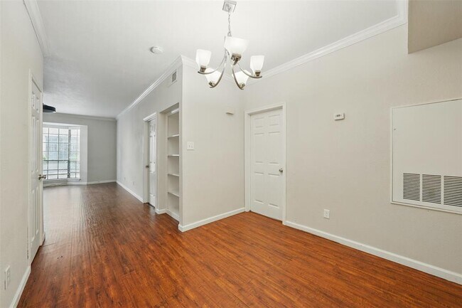 Building Photo - 2255 Braeswood Park Dr