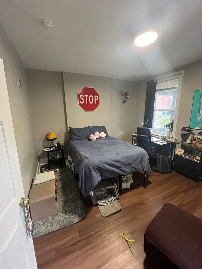 Building Photo - Five Bedroom Available for 26-27 School Year!