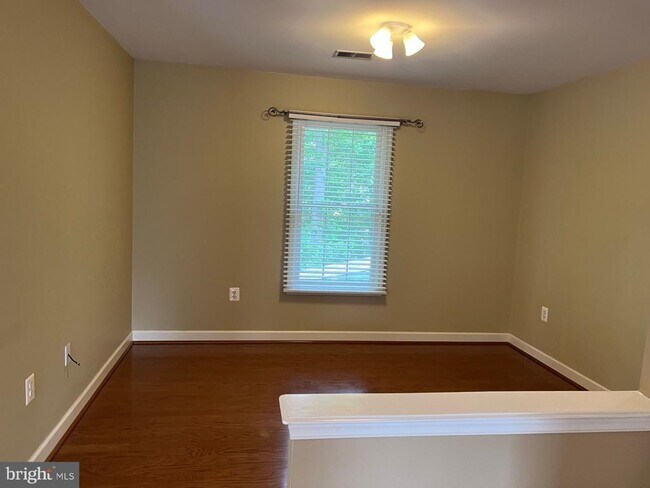 Building Photo - 28 Sunrise Valley Ct