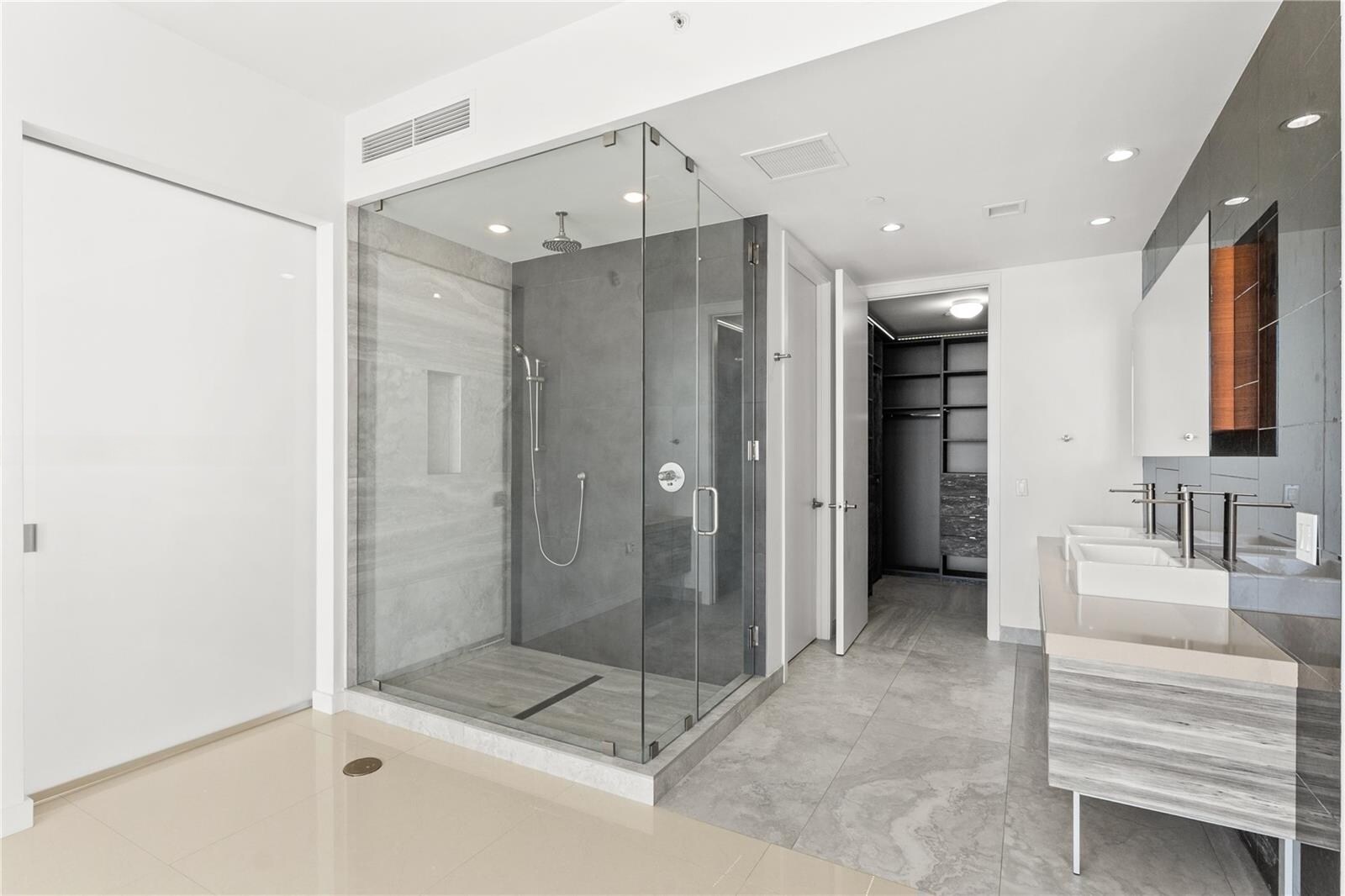 Building Photo - 1100 Biscayne Blvd