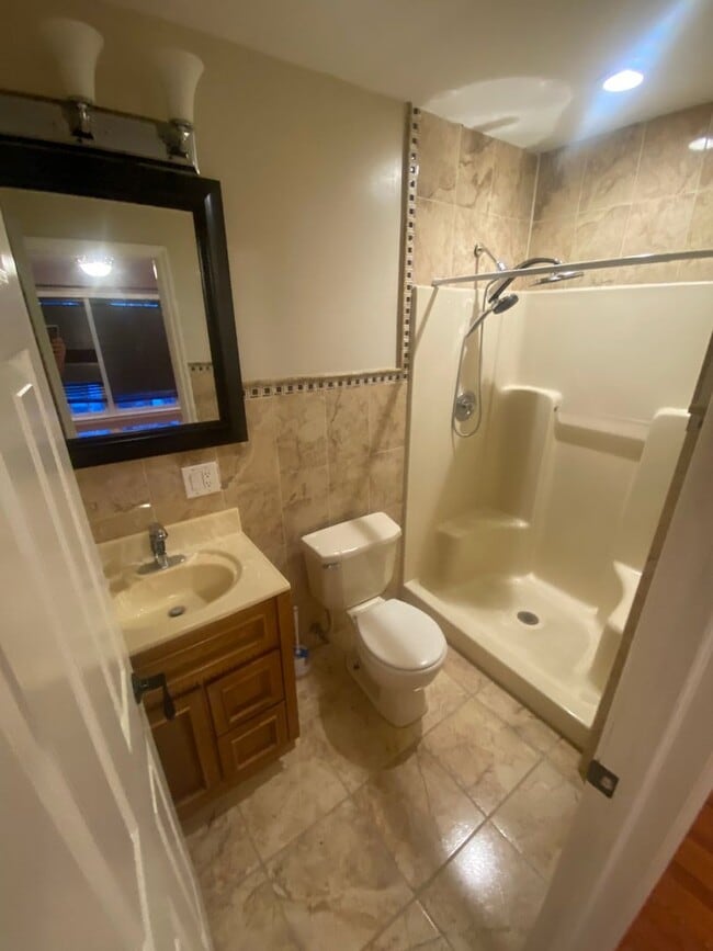 Building Photo - Beautiful 4 Bed, 3 Bath Ready For Rent!
