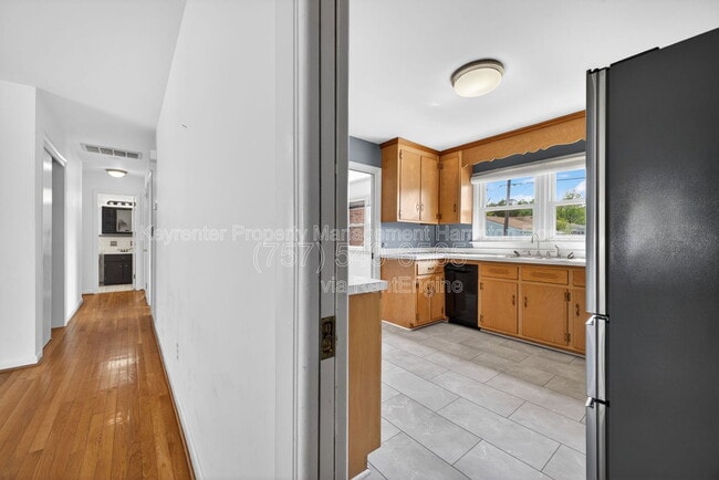 Building Photo - 204 Cleopatra Ct