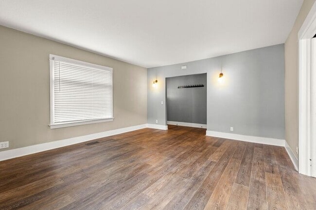 Building Photo - 5530 N Haight Ave