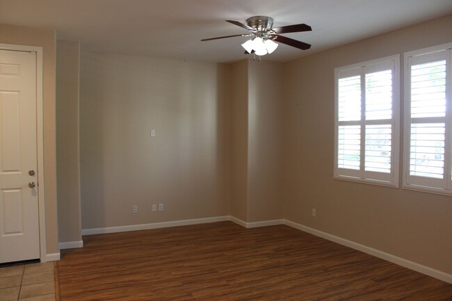 Building Photo - 1808 Dante Cir