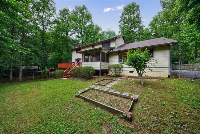 Building Photo - 10565 Shallowford Rd