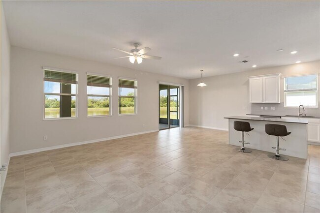 Building Photo - 1651 Chatsworth Cir