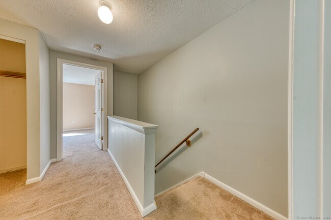 Building Photo - 12 Stone Pond Rd