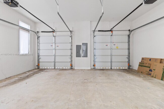Building Photo - 4750 NW 84th Ave