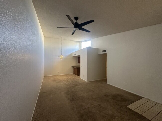 Building Photo - 13644 N Hamilton Dr