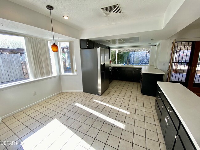 Building Photo - 1305 Vista De Oro Dr