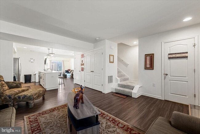 Building Photo - 35 Mengel Rd