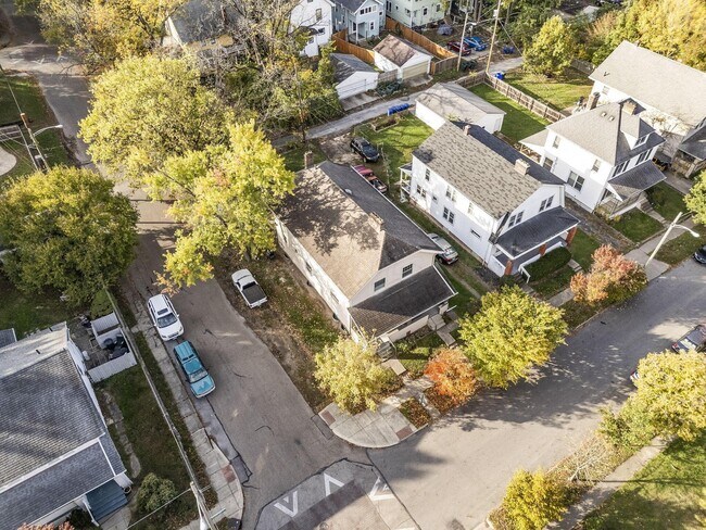 Building Photo - 263 Crestview Rd