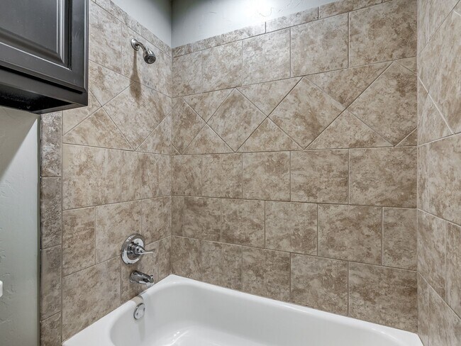 Building Photo - 8900 Belcaro Dr