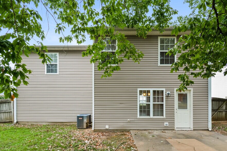 Building Photo - 915 Buckhaven Dr