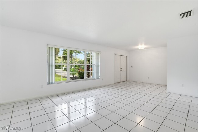 Building Photo - 391 8th St SE