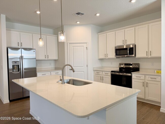 Building Photo - 917 Castleford Ave NE