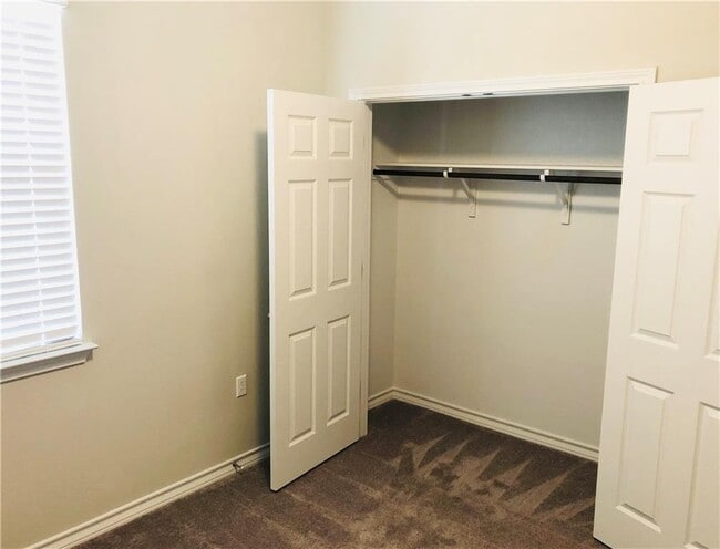 Building Photo - 1611 Adobe Walls Way